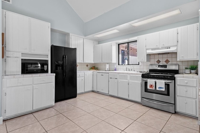 Discover a truly unique home in the heart of Steinhatchee - photo 7