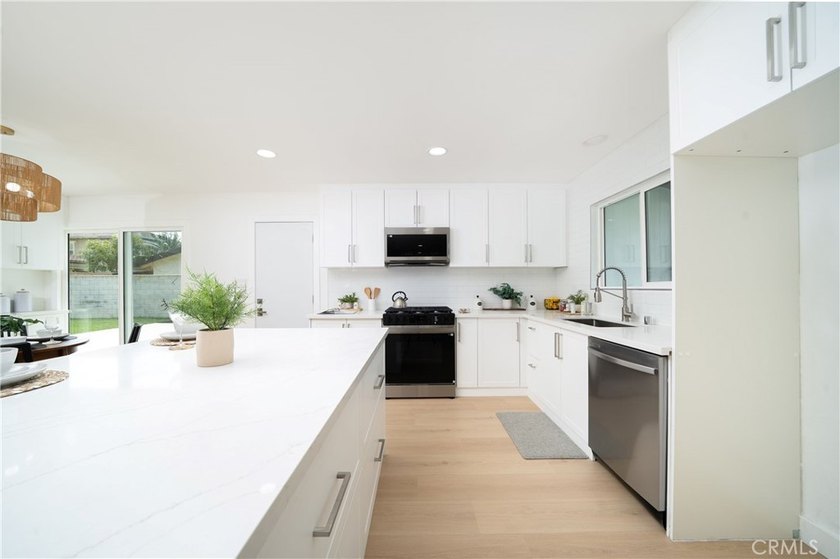 Beautifully renovated single-story home with 3 Bedrooms &amp; 2 Full - photo 7