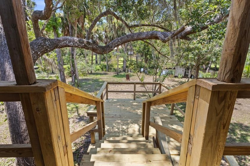 **BEST PRICED DEEP-WATER HOME IN STEINHATCHEE** Escape to the - photo 2