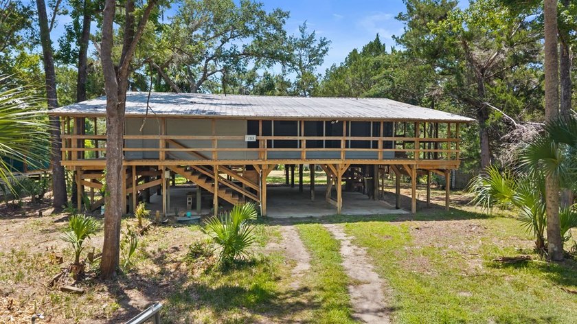 **BEST PRICED DEEP-WATER HOME IN STEINHATCHEE** Escape to the - photo 6