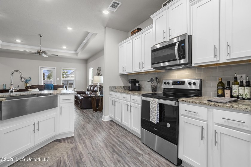 Beautifully maintained home in the sought-after South Pointe - photo 12