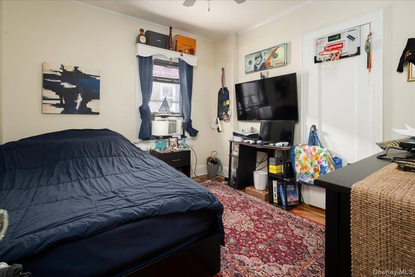 Stunning 3 Bedroom, 3 Bathroom Tudor nestled in the heart of - photo 12