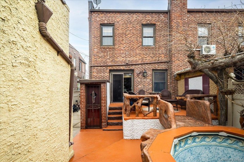 Stunning 3 Bedroom, 3 Bathroom Tudor nestled in the heart of - photo 24