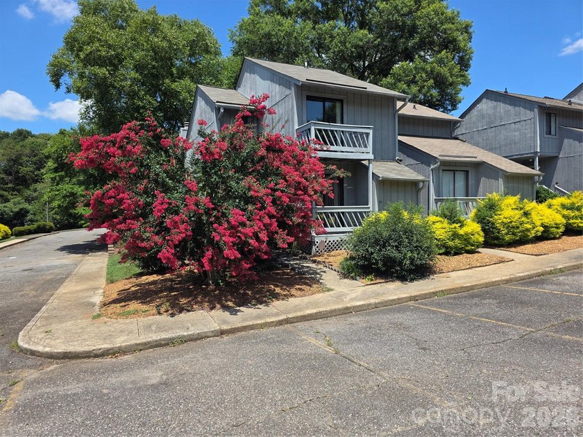 Welcome to this charming townhome in Willow Run! This property - photo 3
