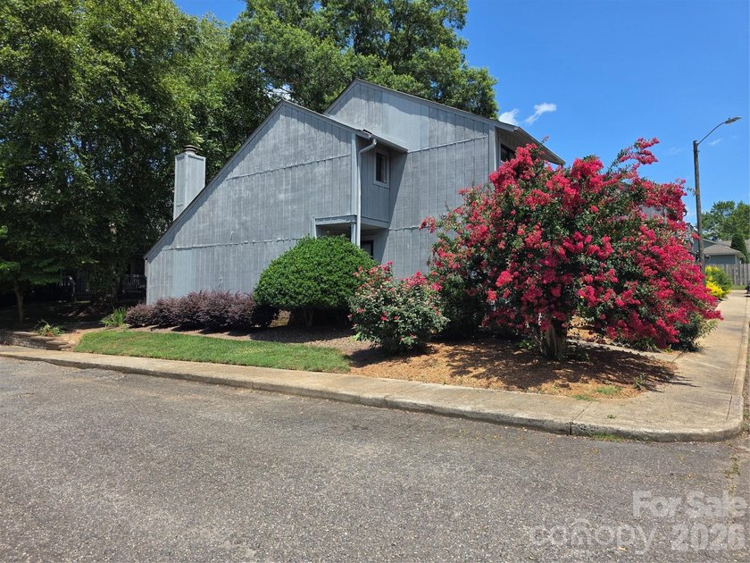 Welcome to this charming townhome in Willow Run! This property - photo 5