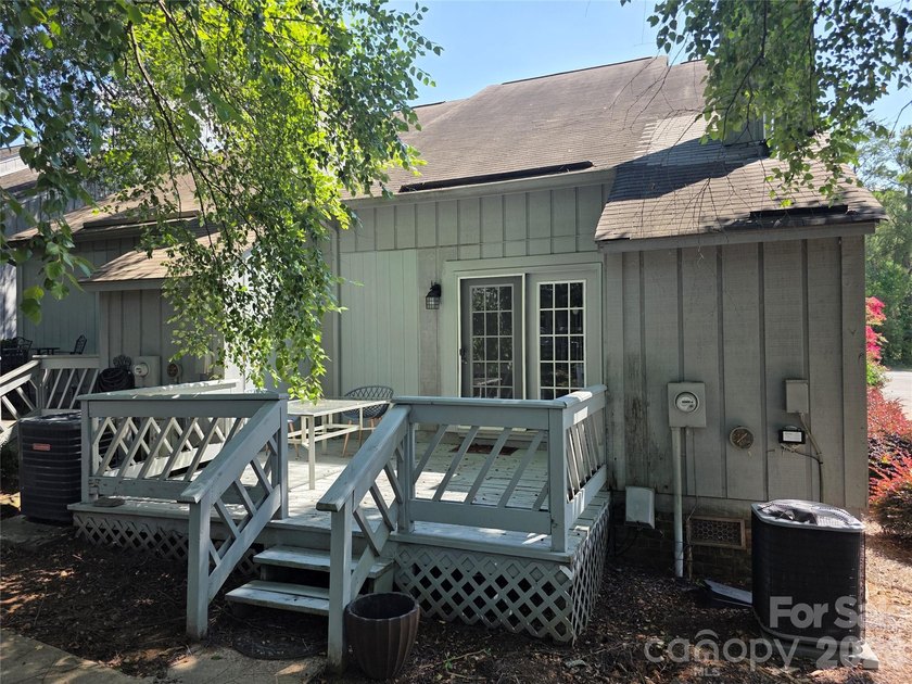 Welcome to this charming townhome in Willow Run! This property - photo 6