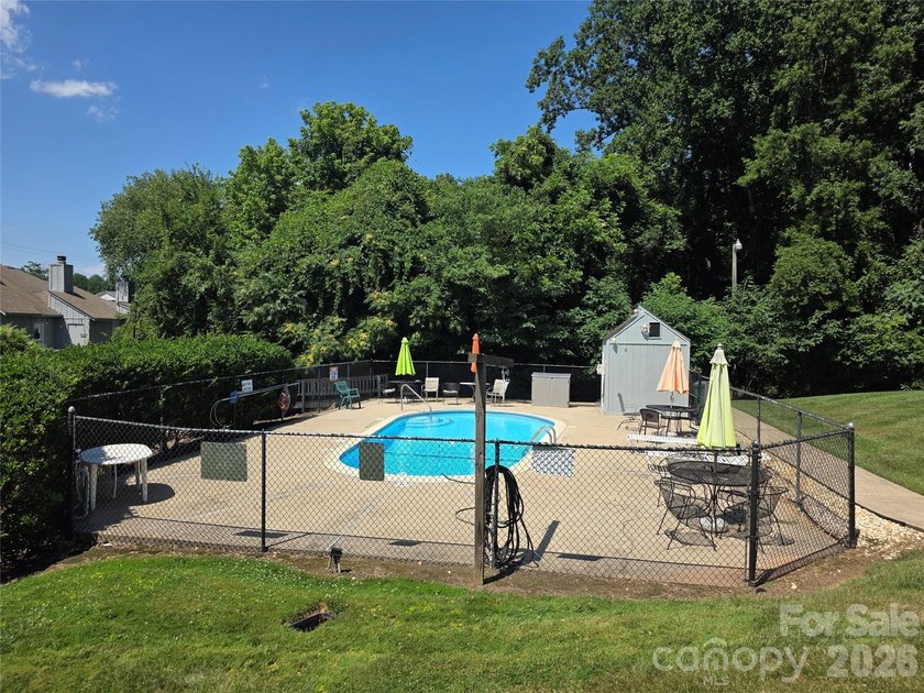 Welcome to this charming townhome in Willow Run! This property - photo 8