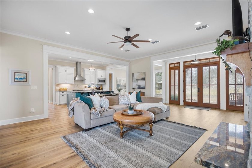 New listing: a golf course stunner in Hideaway's gated - photo 3