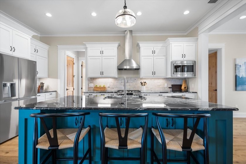 New listing: a golf course stunner in Hideaway's gated - photo 7