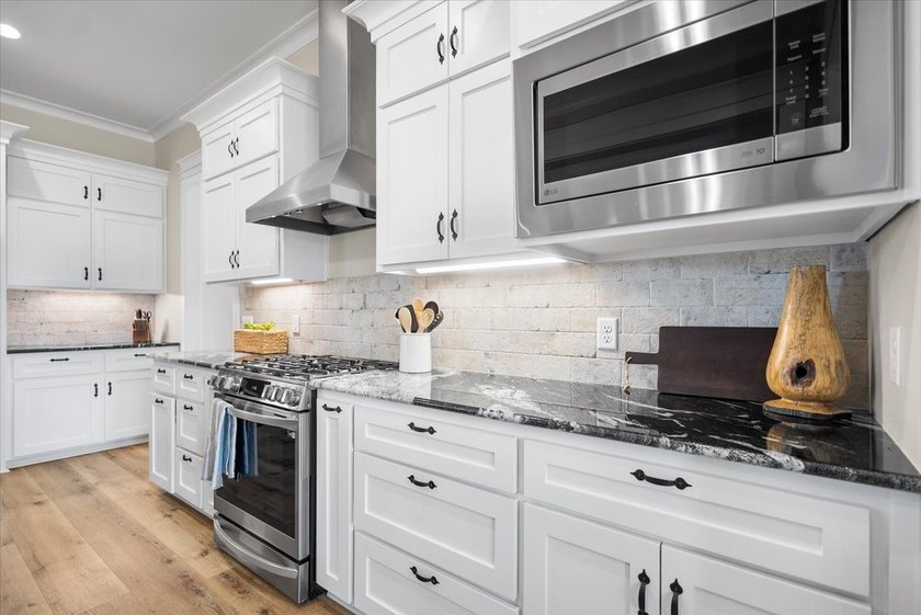 New listing: a golf course stunner in Hideaway's gated - photo 9