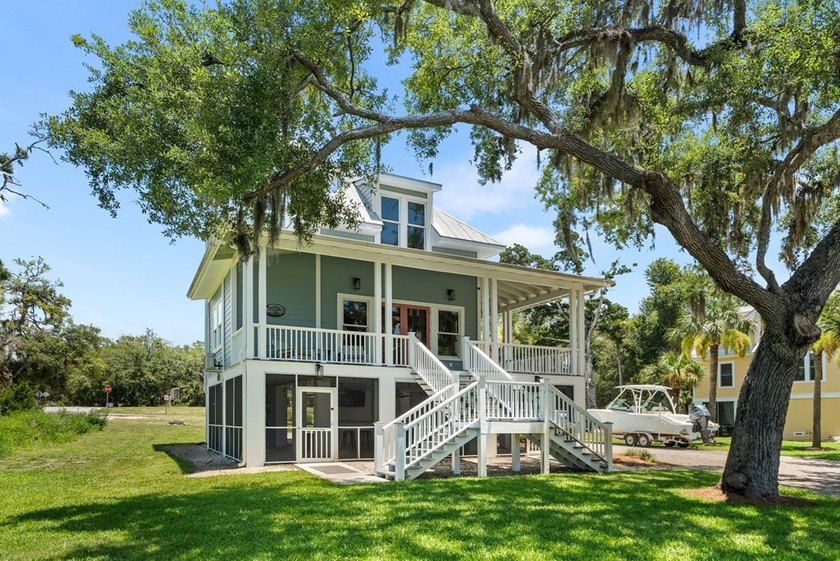 Nestled in the highly sought after Rivergate community, this - photo 2