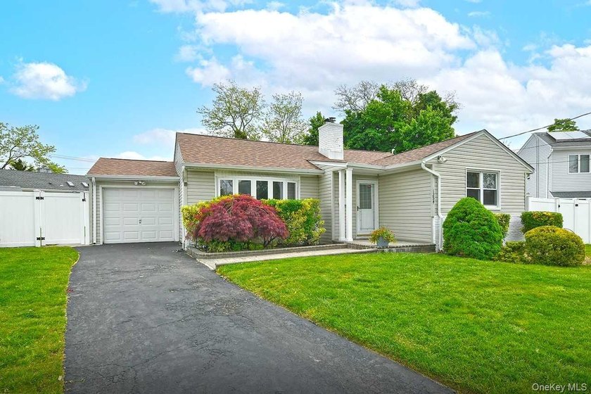 Price Improvement! Welcome to this beautifully maintained home - photo 2