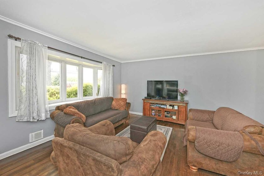 Price Improvement! Welcome to this beautifully maintained home - photo 10