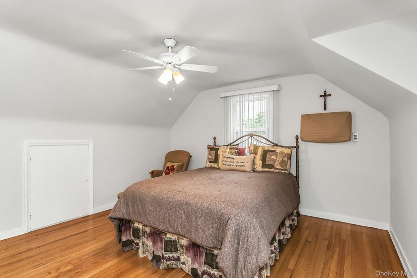 Welcome to this beautifully maintained &amp; updated property in - photo 13