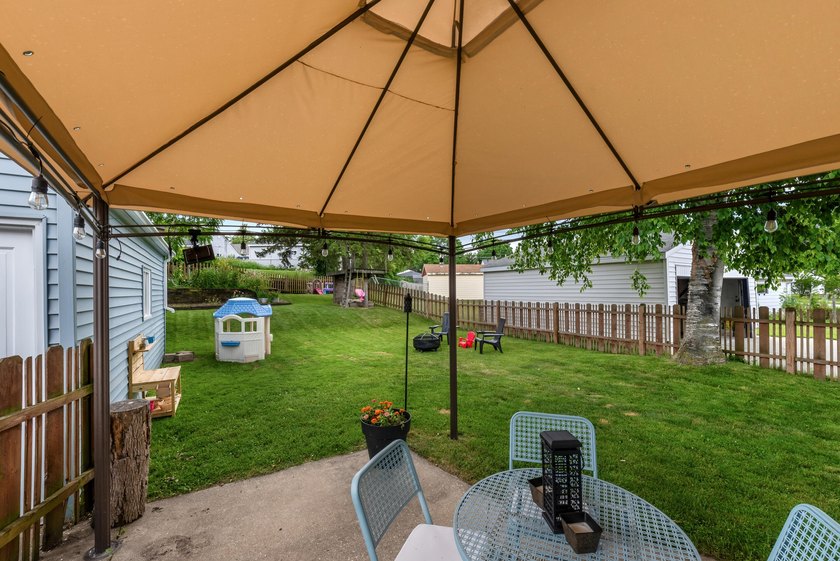 Charming 2BR ranch in the heart of St. Francis! Moments from the - photo 16