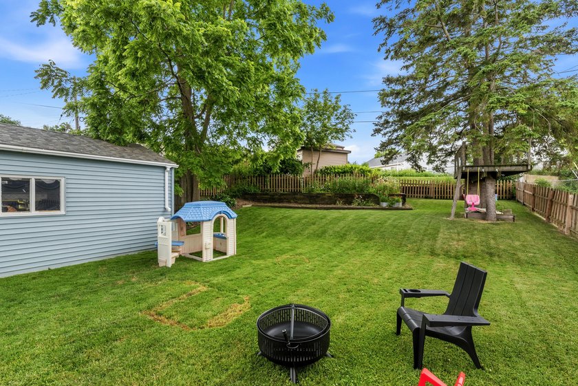Charming 2BR ranch in the heart of St. Francis! Moments from the - photo 17