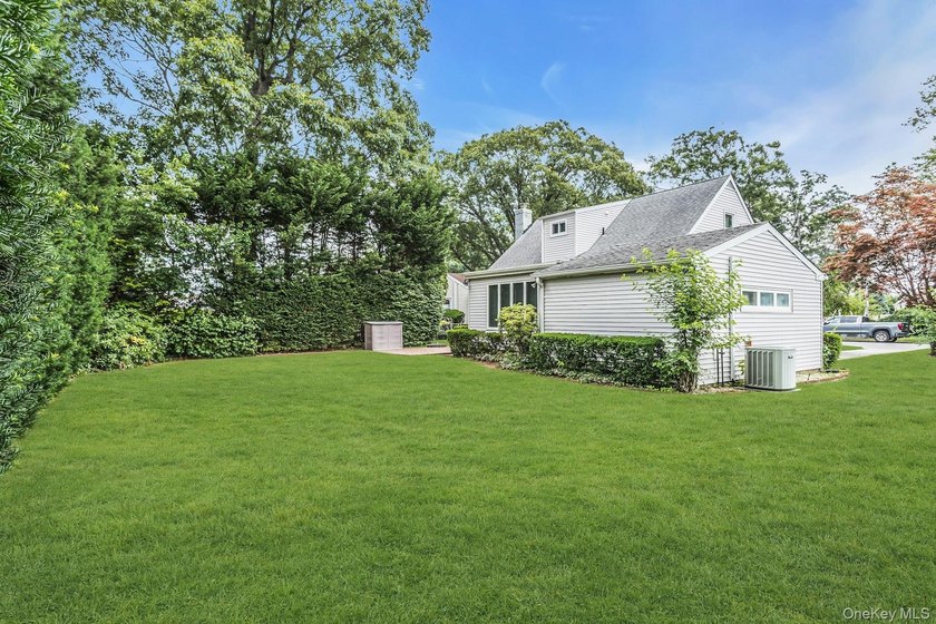 Welcome to this beautifully maintained &amp; updated property in - photo 19