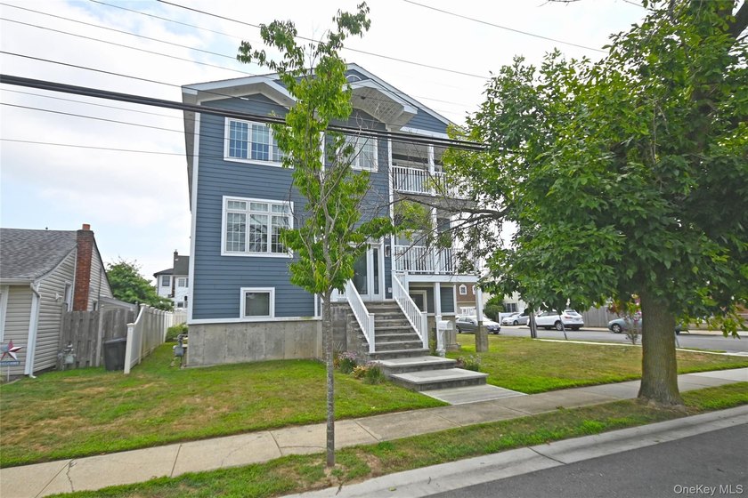 Spacious Waterfront Almost New Construction | 5 Bed | 3 Bath | - photo 3
