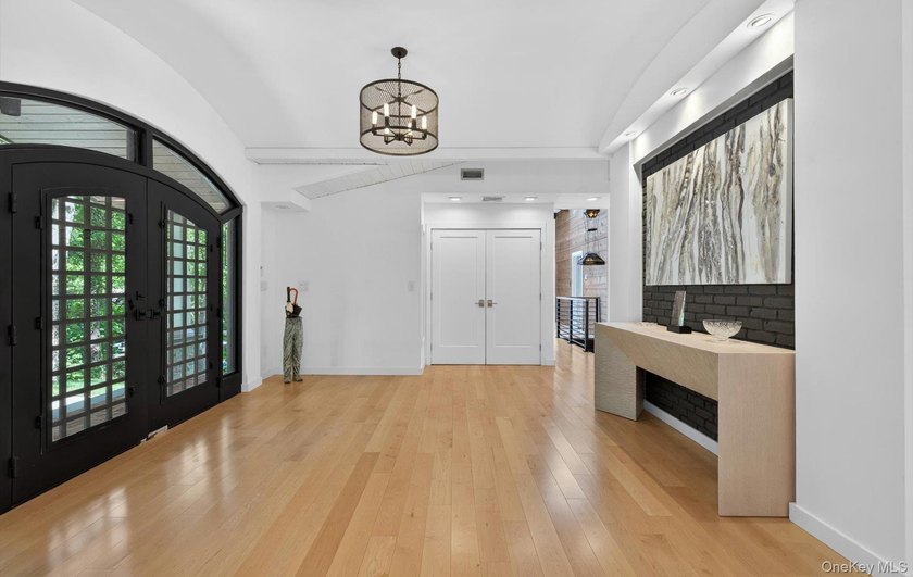 Beautiful Expansive Ponderosa Ranch in the desirable West Hills - photo 3