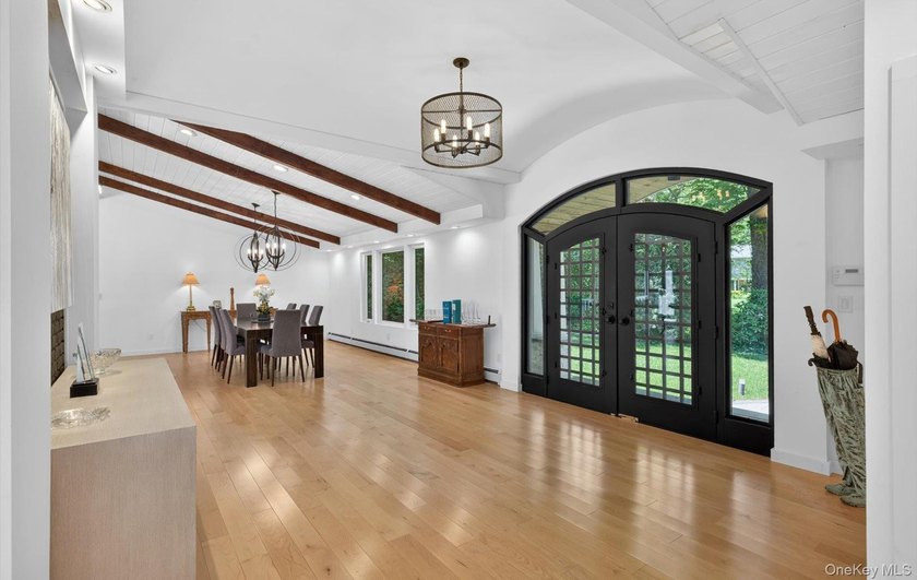 Beautiful Expansive Ponderosa Ranch in the desirable West Hills - photo 4