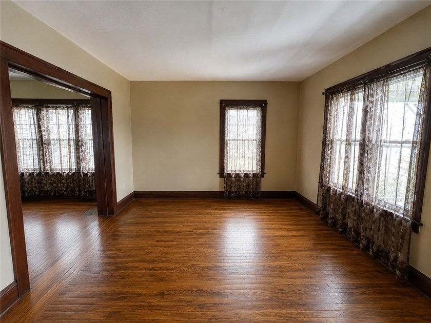 Opportunity awaits at 160 Sawyers Street! Now vacant and ready - photo 3