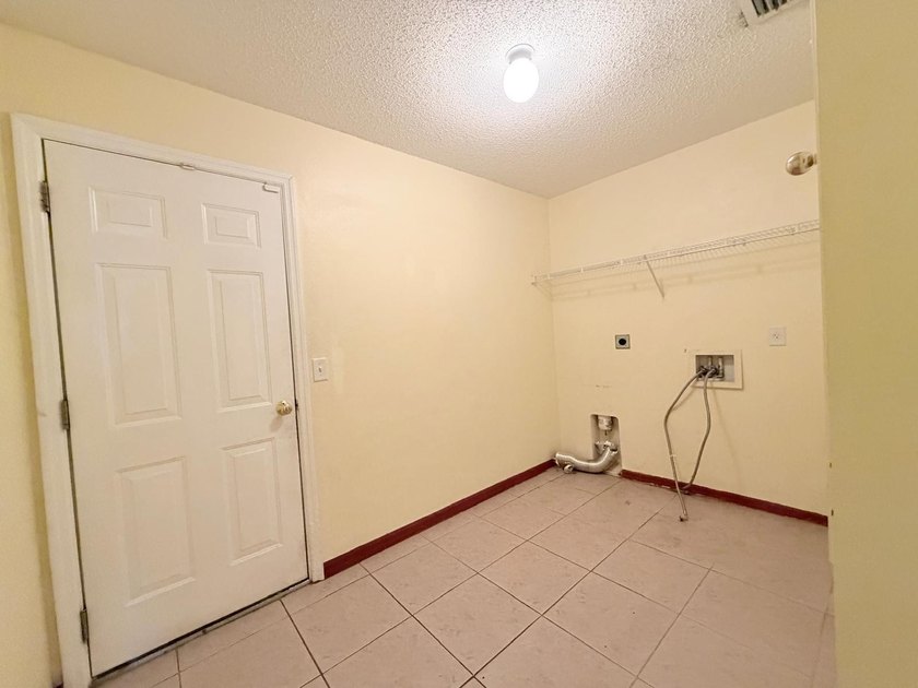Welcome to this beautifully maintained Port St. Lucie home - photo 16