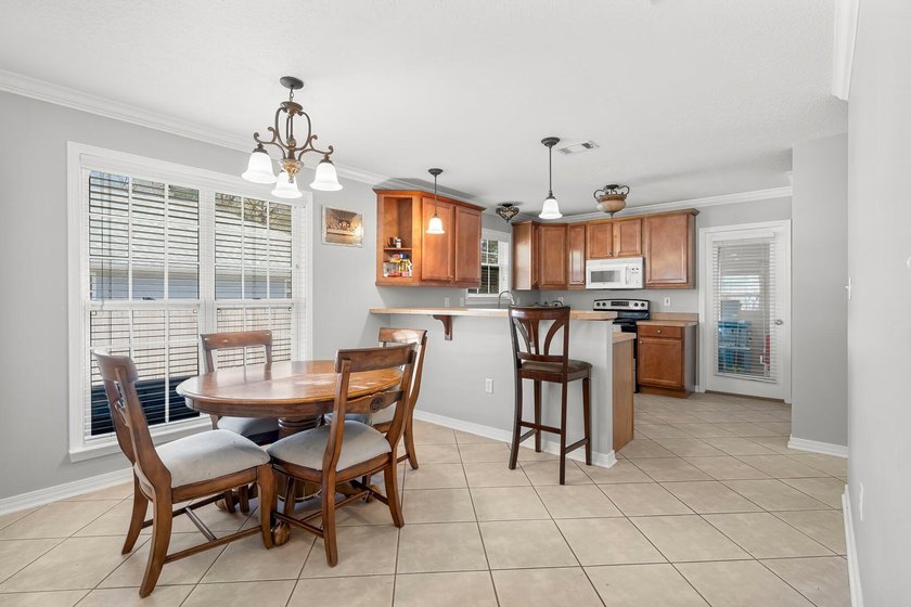 Seller offering $5,000 credit toward closing costs or rate buy - photo 8