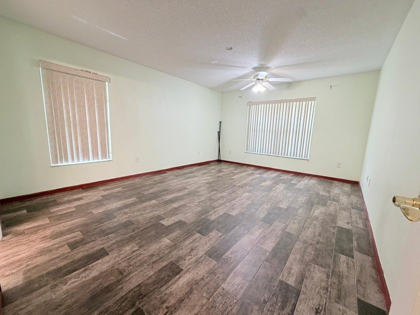 Welcome to this beautifully maintained Port St. Lucie home - photo 18