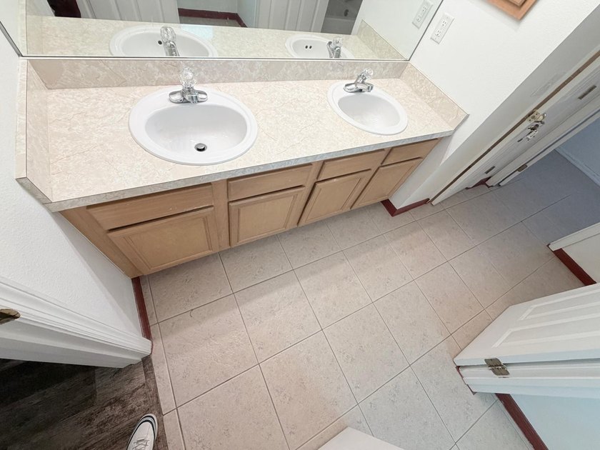 Welcome to this beautifully maintained Port St. Lucie home - photo 21