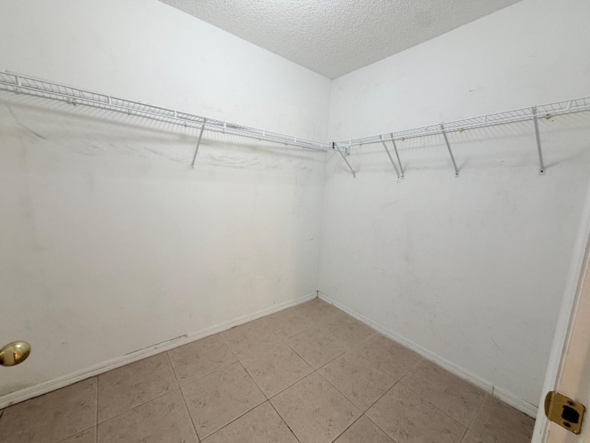 Welcome to this beautifully maintained Port St. Lucie home - photo 25