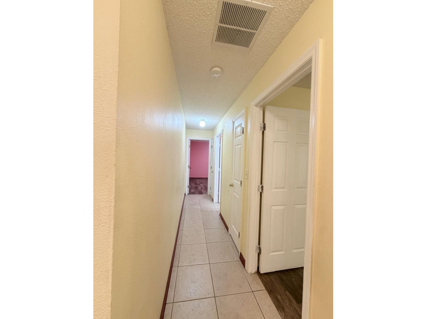 Welcome to this beautifully maintained Port St. Lucie home - photo 27