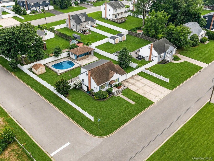 Welcome to this beautifully maintained Expanded Cape nestled in - photo 29