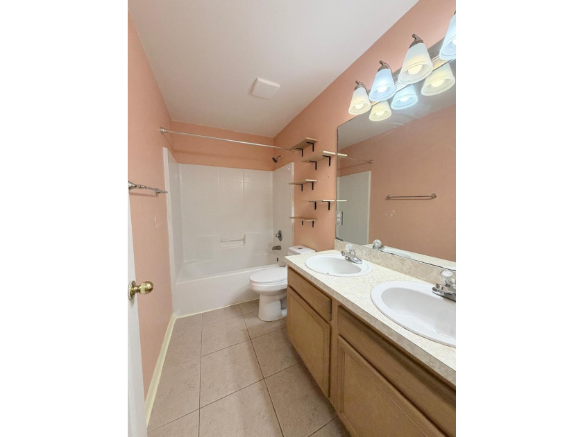 Welcome to this beautifully maintained Port St. Lucie home - photo 29