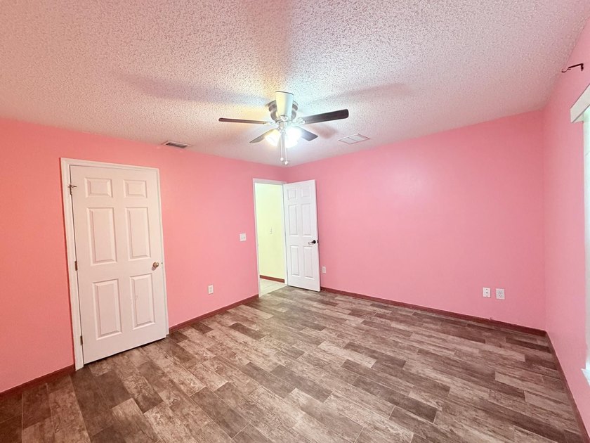 Welcome to this beautifully maintained Port St. Lucie home - photo 30