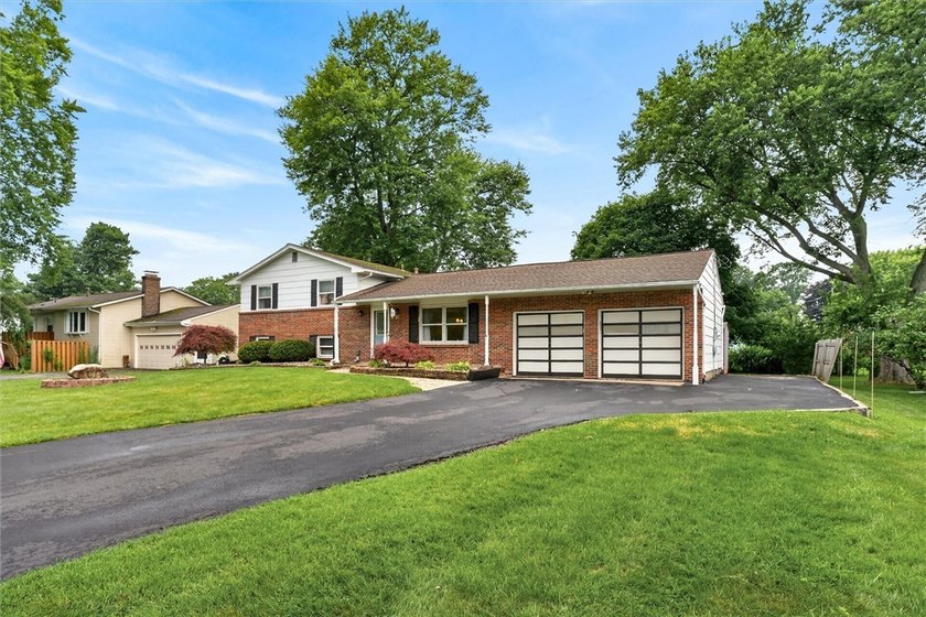 Welcome home to this spacious 3-bedroom, 1.5-bath split-level - photo 2