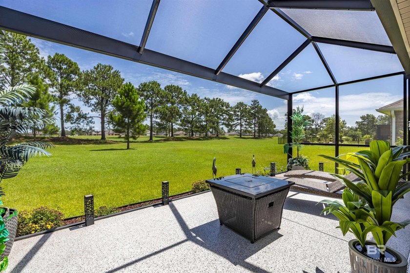 Better than new and impeccably maintained, this stunning - photo 8