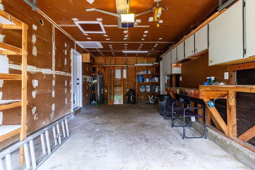 Welcome to your new home! This beautifully remodeled brick home - photo 29