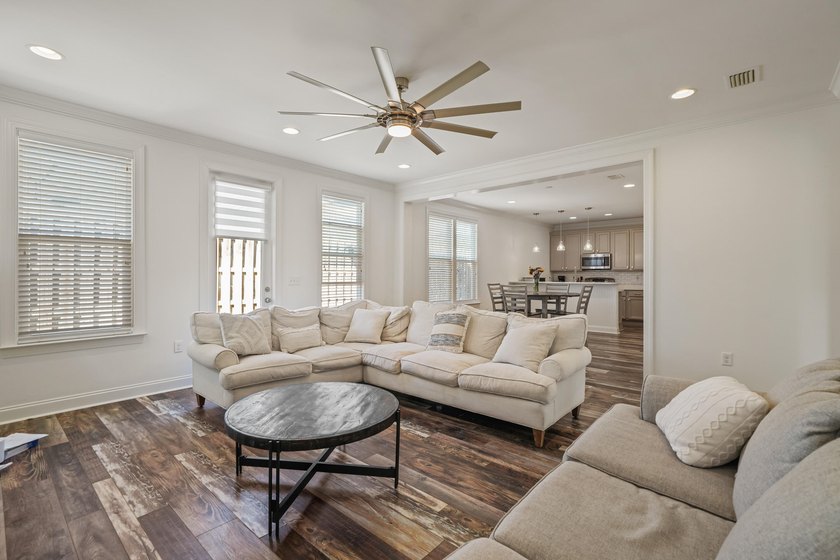 Best deal in Church Street Village! This 3 bedroom, 2.5 bath - photo 3