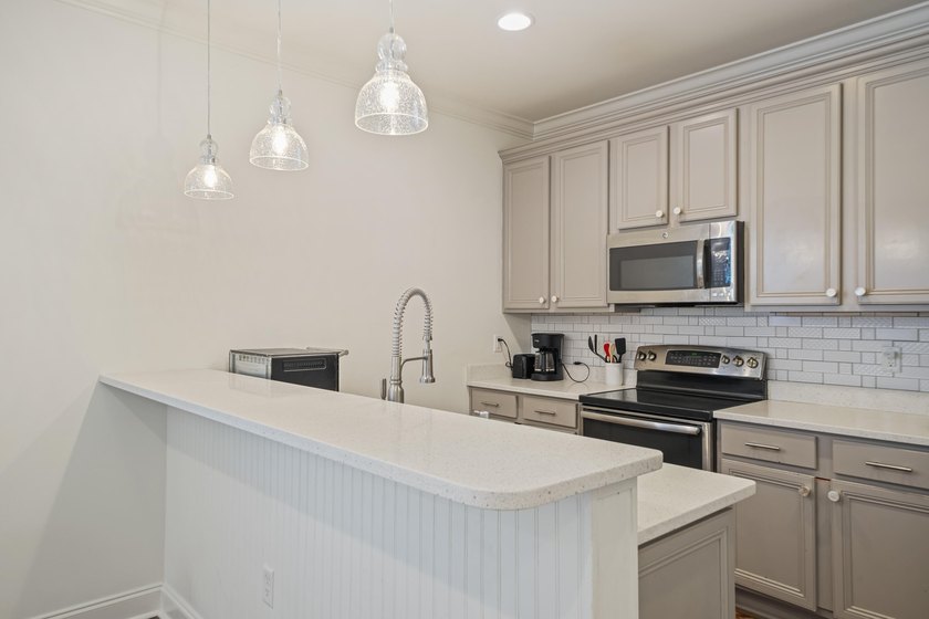 Best deal in Church Street Village! This 3 bedroom, 2.5 bath - photo 6