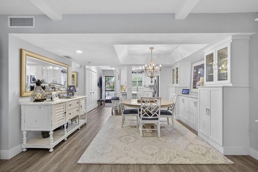 Beautifully fully renovated 2-bedroom, 2-bath condo situated in - photo 14