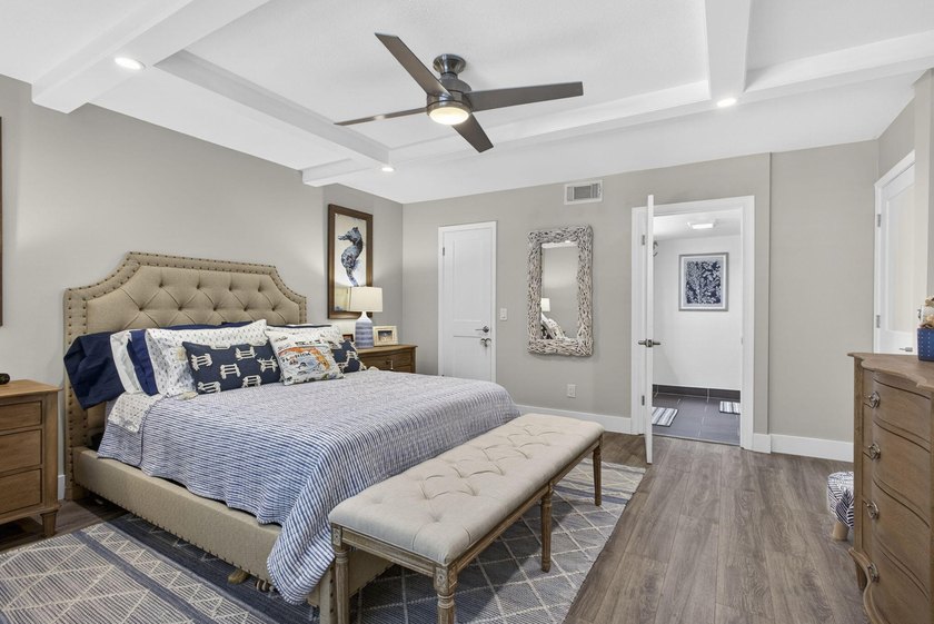 Beautifully fully renovated 2-bedroom, 2-bath condo situated in - photo 23