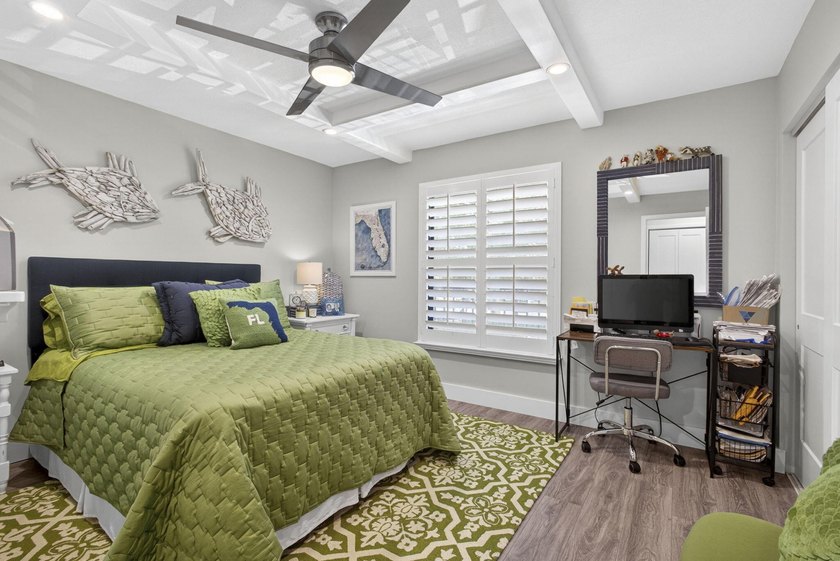 Beautifully fully renovated 2-bedroom, 2-bath condo situated in - photo 29