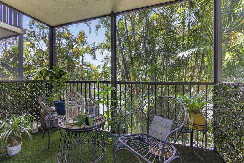 Beautifully fully renovated 2-bedroom, 2-bath condo situated in - photo 32