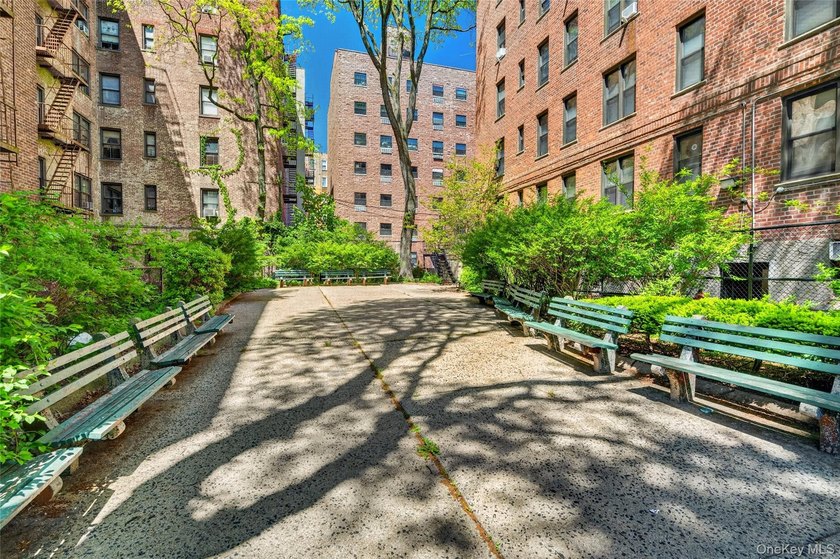 This tremendous 915 sq. ft. true 2BR co-op is situated on a - photo 2