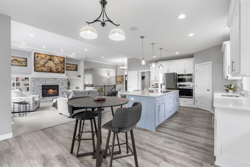 Welcome to an extraordinary custom-built estate where luxury - photo 6