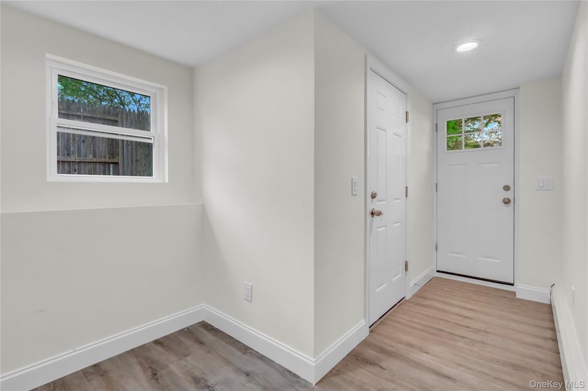Move right into this updated 3-bedroom, 2-bathroom, Split style - photo 12