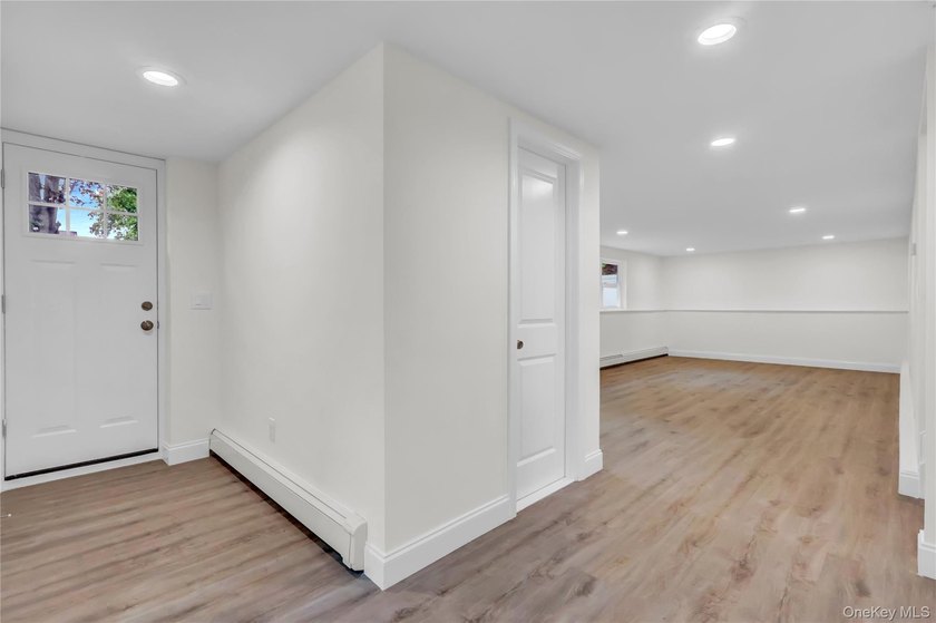Move right into this updated 3-bedroom, 2-bathroom, Split style - photo 14