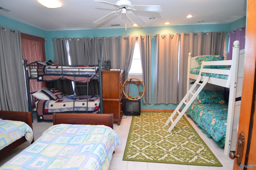 Located on the main channel of Lake Guntersville, this stunning - photo 16