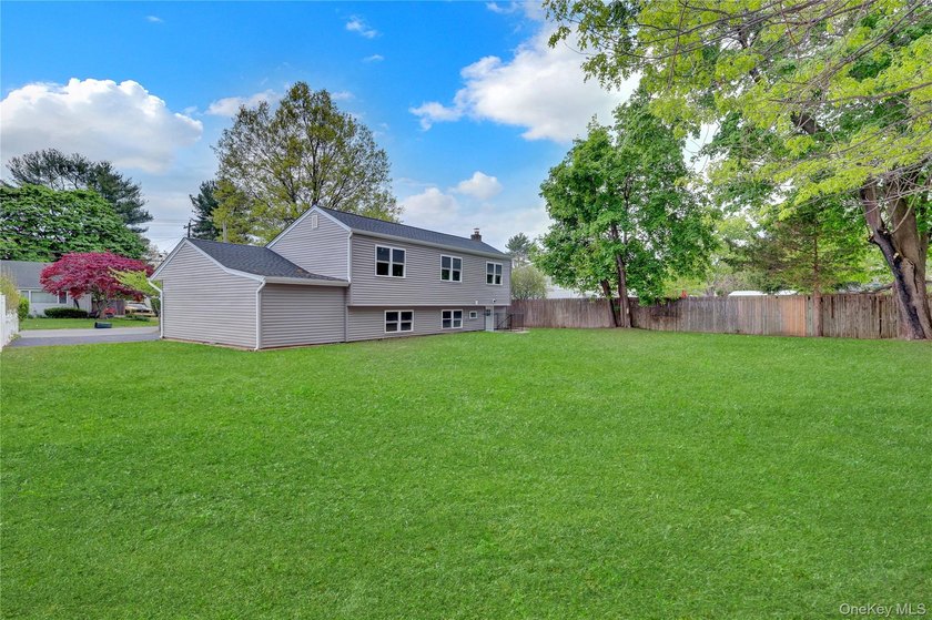 Move right into this updated 3-bedroom, 2-bathroom, Split style - photo 25