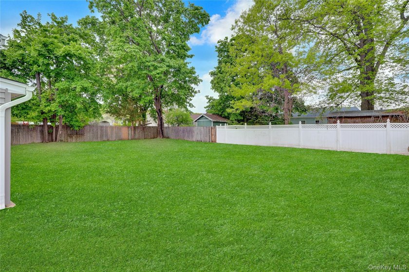 Move right into this updated 3-bedroom, 2-bathroom, Split style - photo 26